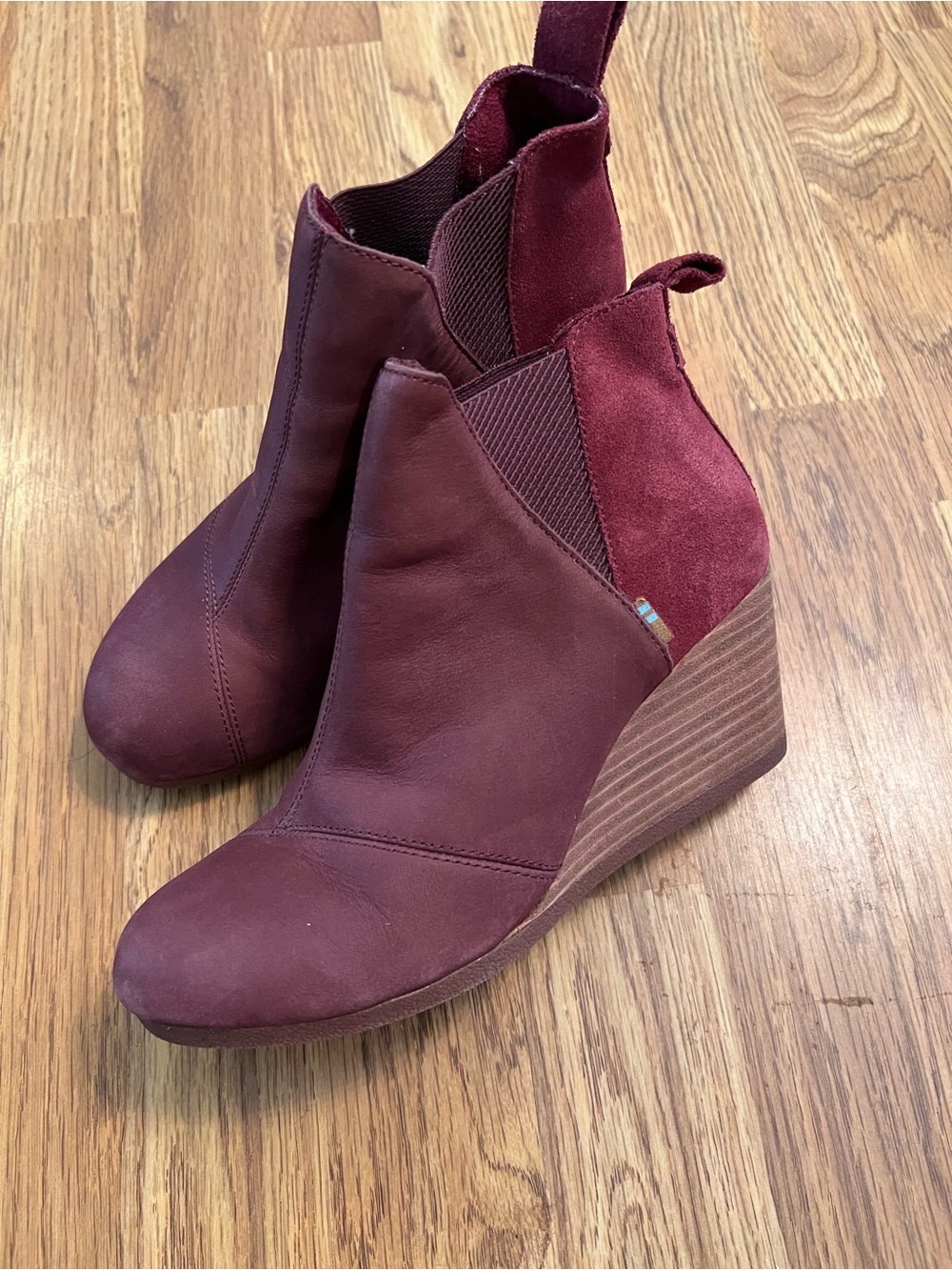 Tom’s Wedge Ankle Slip on Slip Resistant Boots - Picture 4 of 13